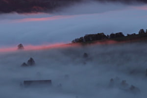 Erstes Licht über dem Nebel Erstes Licht über dem Nebel