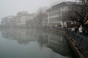 Thuner Promenade im Nebel