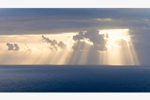 Zwischen Licht und Dunkelheit Zwischen Licht und Dunkelheit
