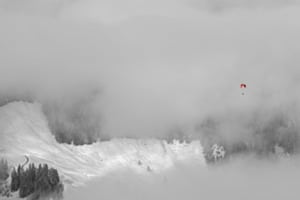 Dem Nebel davon fliegen
